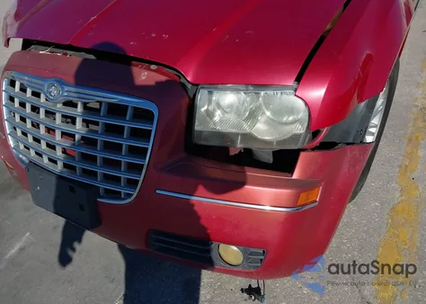 2010 Chrysler 300 Touring/Signature Series/Executive Series z USA, uszkodzony, nr VIN 2C3CA5CV1AH104738